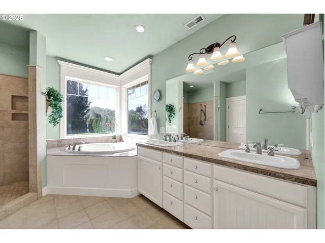 $1,500,000 | 2011 River Loop 1, Eugene, OR 97404