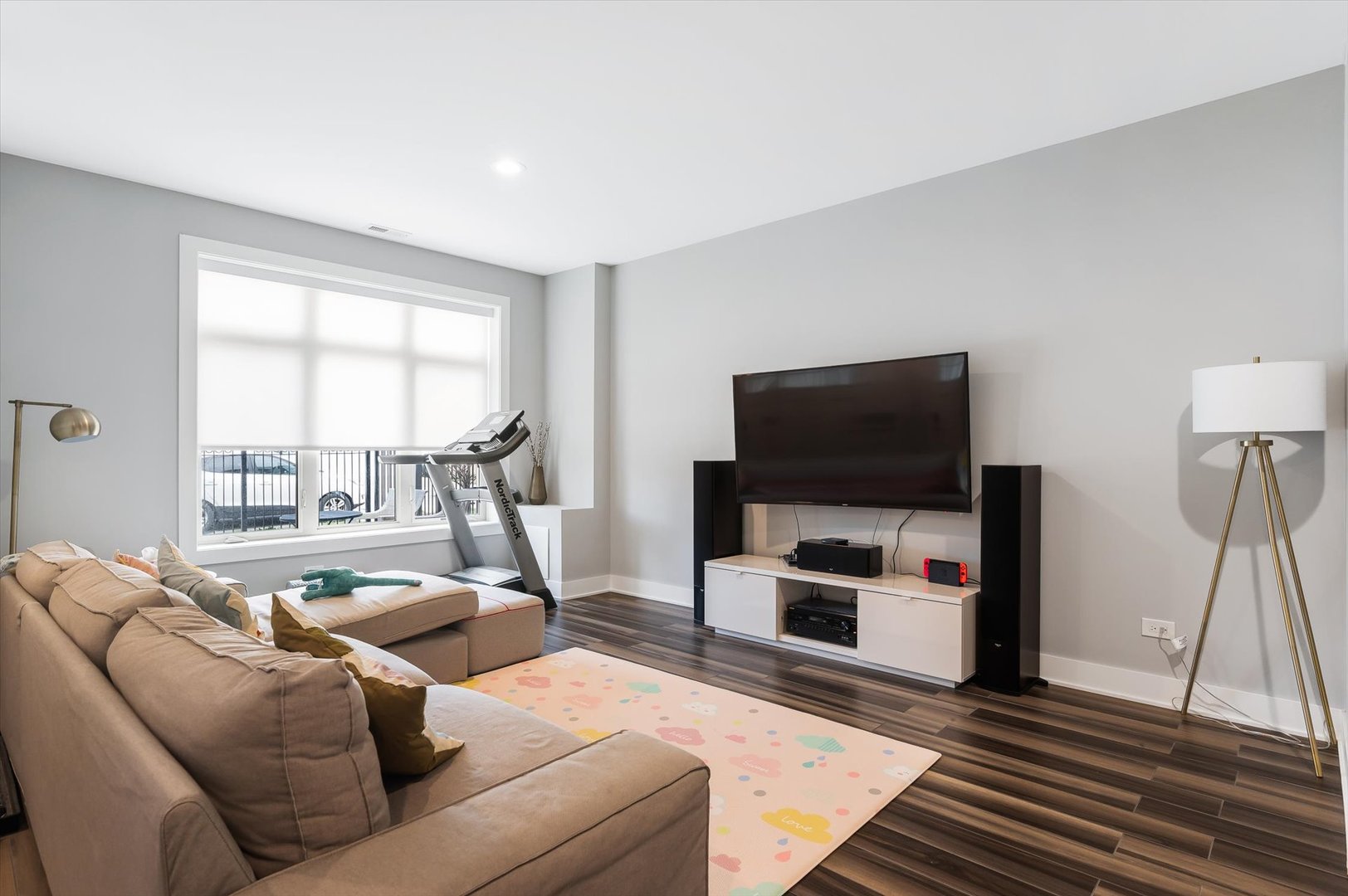 447 West 46th Street Chicago, IL 60609 - Photo 3 of 31