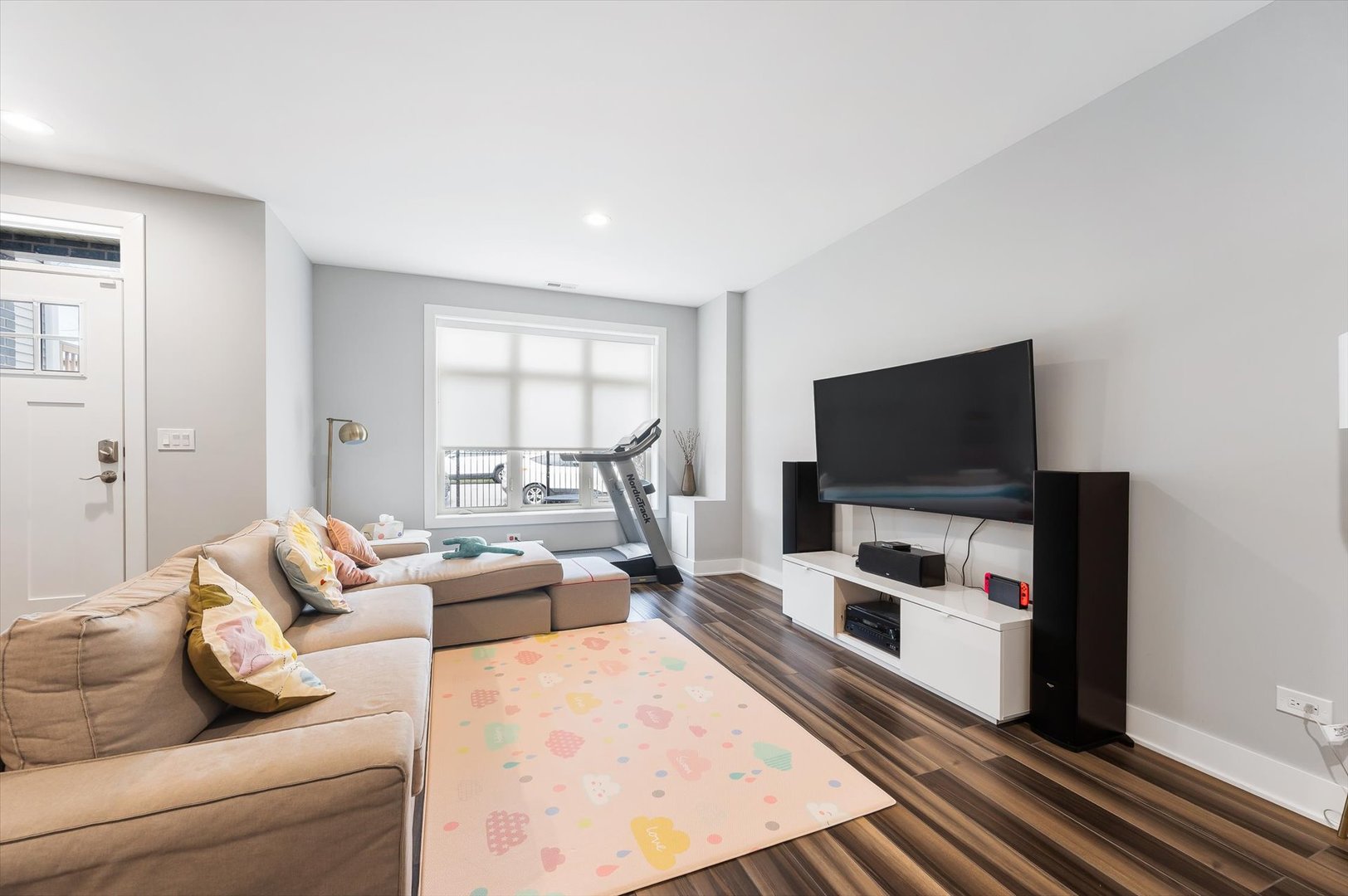 447 West 46th Street Chicago, IL 60609 - Photo 4 of 31
