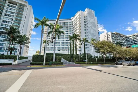 $269,000 | 1100 West Avenue, Unit 819, Miami Beach, FL 33139