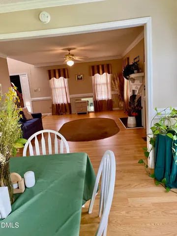 a view of a livingroom with furniture and entertaining space