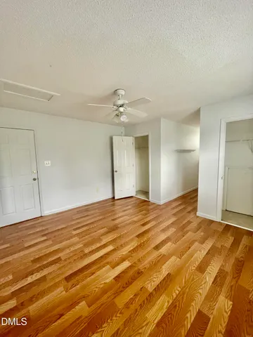 a view of a livingroom with a workspace