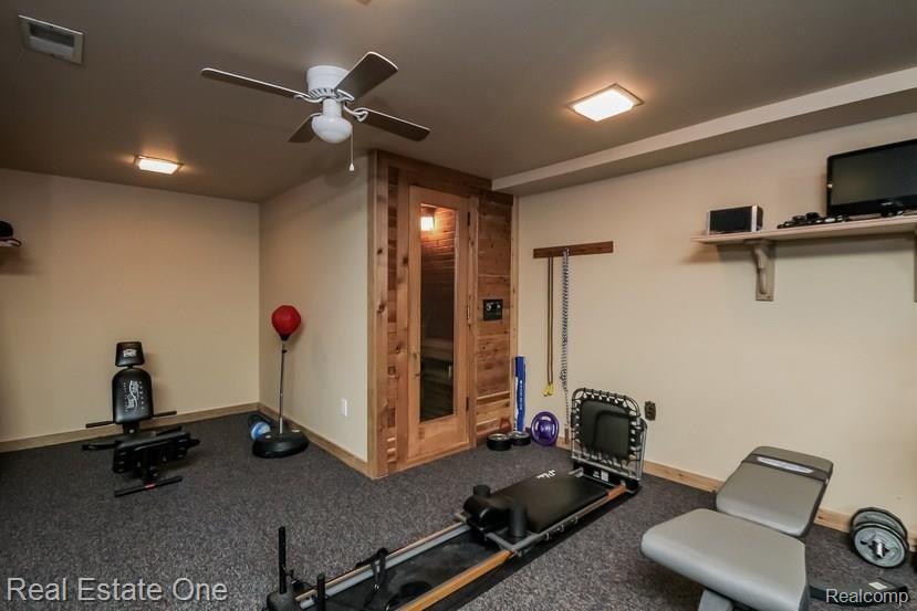36245 West Lyman Road Farmington Hills, MI 48331 - Photo 31 of 38