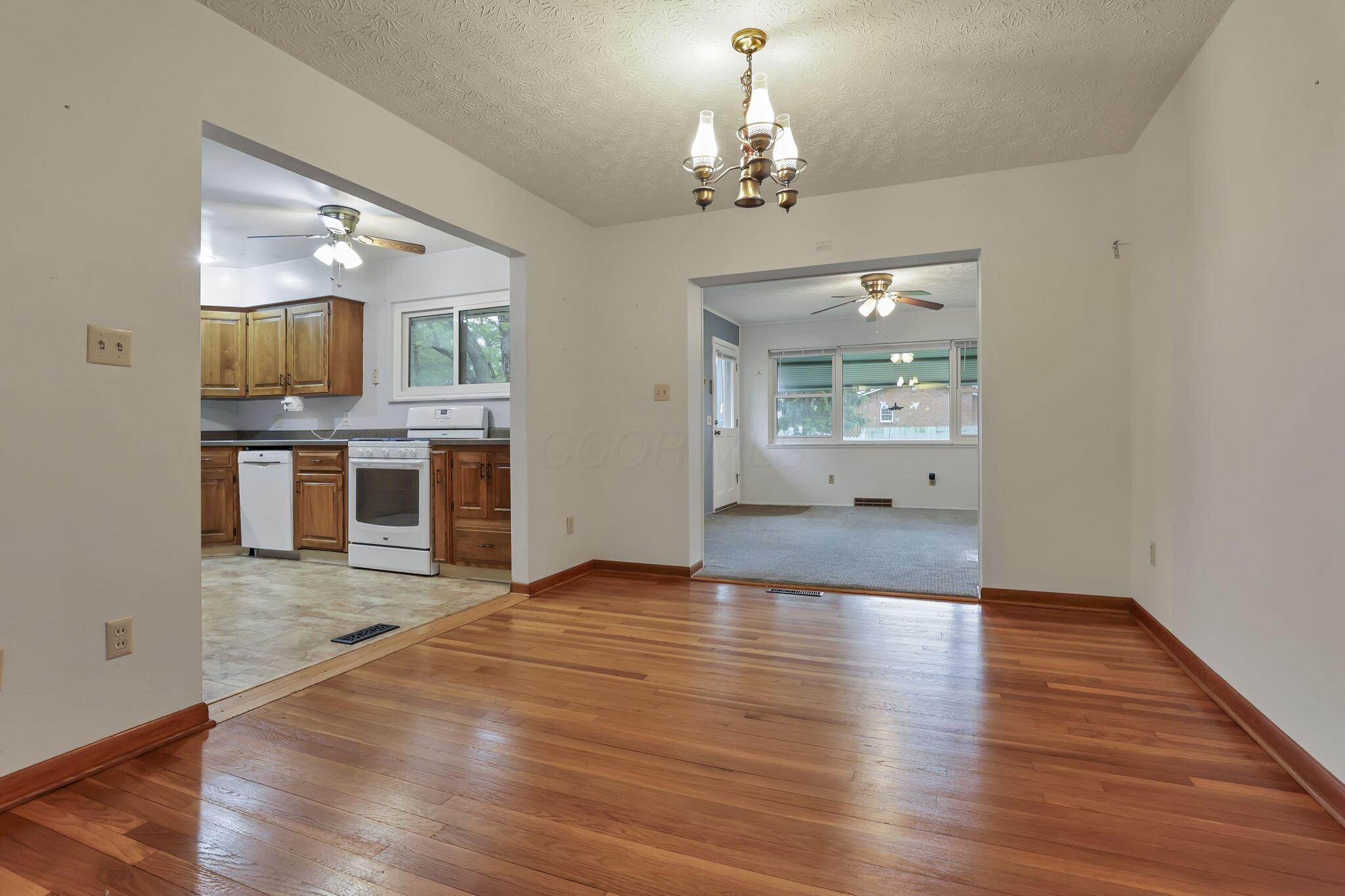 5609 Hayden Run Road Hilliard, OH 43026 - Photo 14 of 81 Dining Room