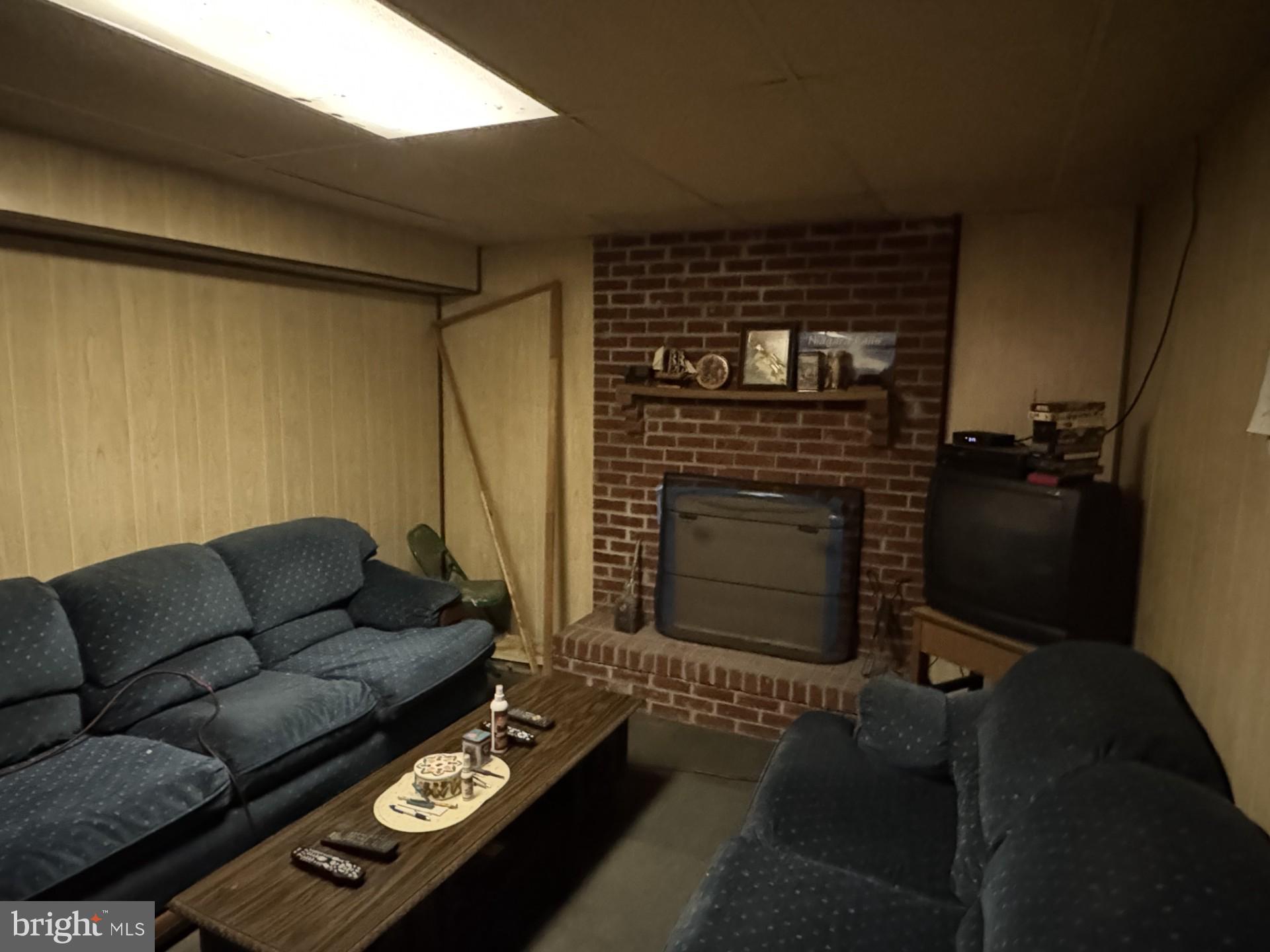 7808 Sarakal Road Clinton, MD 20735 - Photo 14 of 24 FAMILY ROOM FIREPLACE