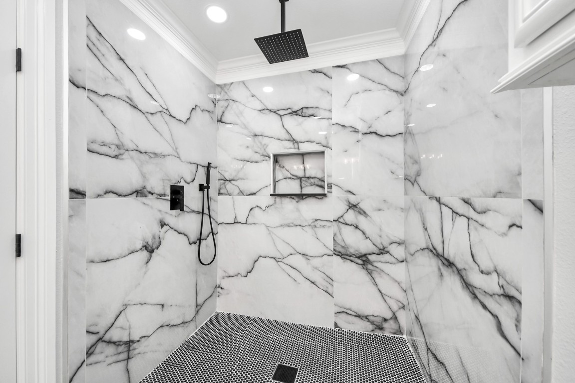 16121 Palm Street Channelview, TX 77530 - Photo 16 of 26 a bathroom with white tiles