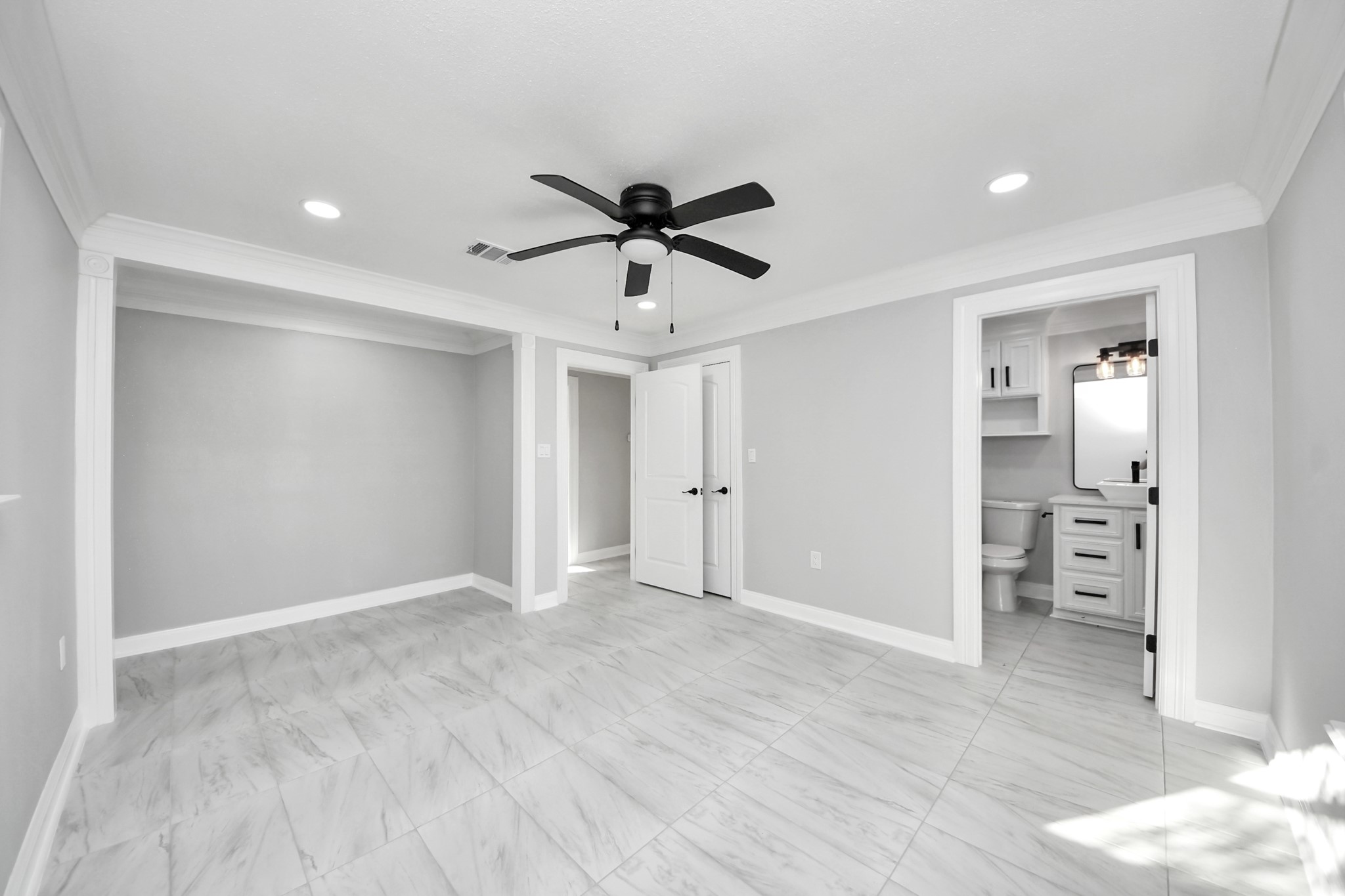 16121 Palm Street Channelview, TX 77530 - Photo 20 of 26 En suite bathroom, perfect as a guest bedroom.