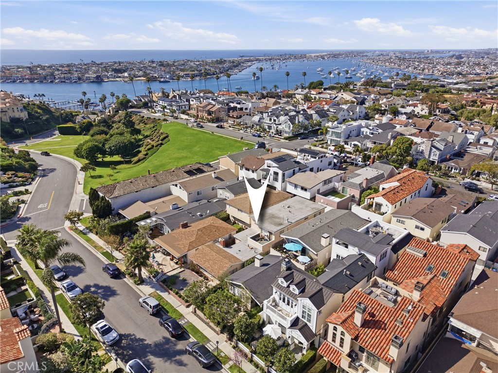 429 Carnation Avenue Corona del Mar, CA 92625 - Photo 5 of 42