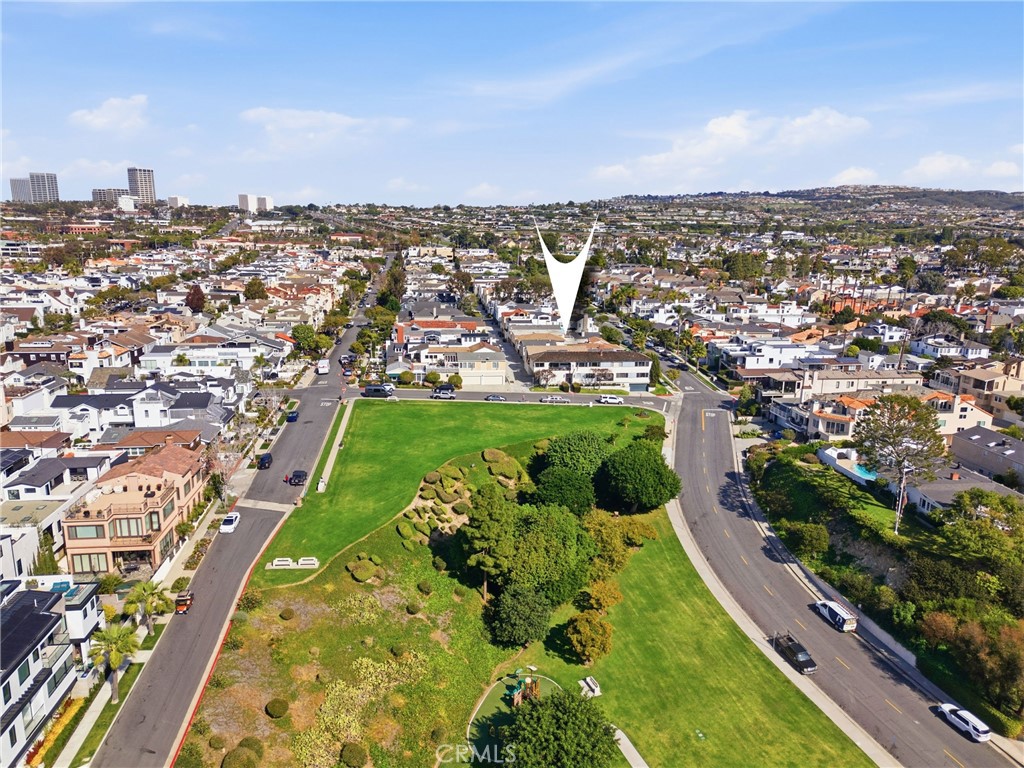 429 Carnation Avenue Corona del Mar, CA 92625 - Photo 8 of 42