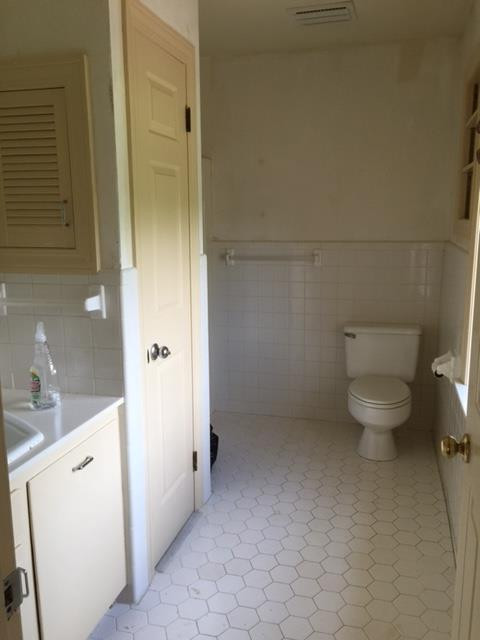 1940 Rivershore Road Elizabeth City, NC 27909 - Photo 17 of 36 Bathroom 1
