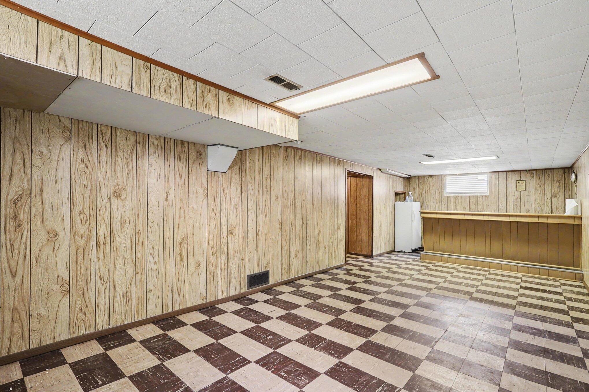 713 East Spring Street Whitehall, MI 49461 - Photo 16 of 25 020_file_7947