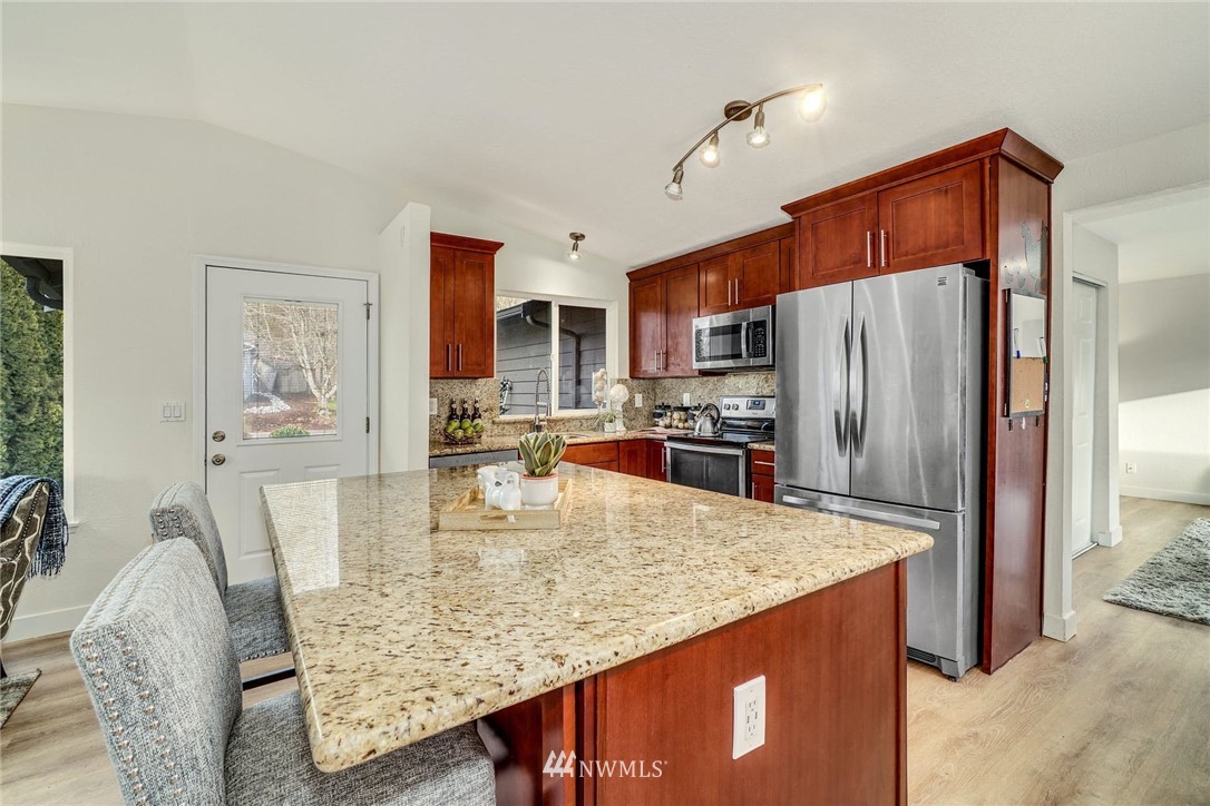 914 235th Street Southwest Bothell, WA 98021 - Photo 9 of 26