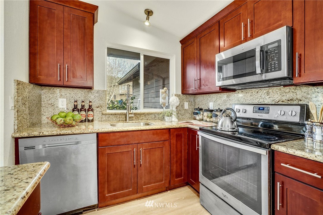 914 235th Street Southwest Bothell, WA 98021 - Photo 10 of 26