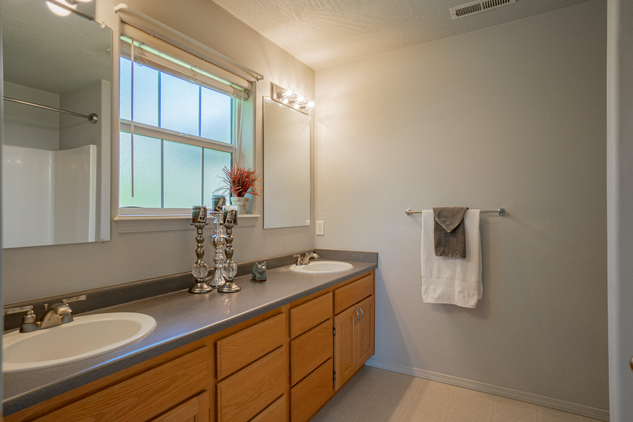 498 Merlee Circle Eagle Point, OR 97524 - Photo 15 of 26 63