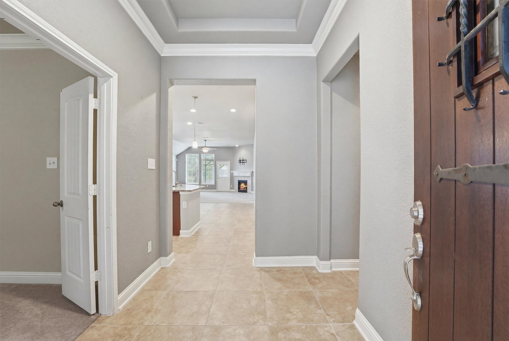 1911 Cedar Ridge Lane Pearland, TX 77089 - Photo 4 of 33 Formal entry.
