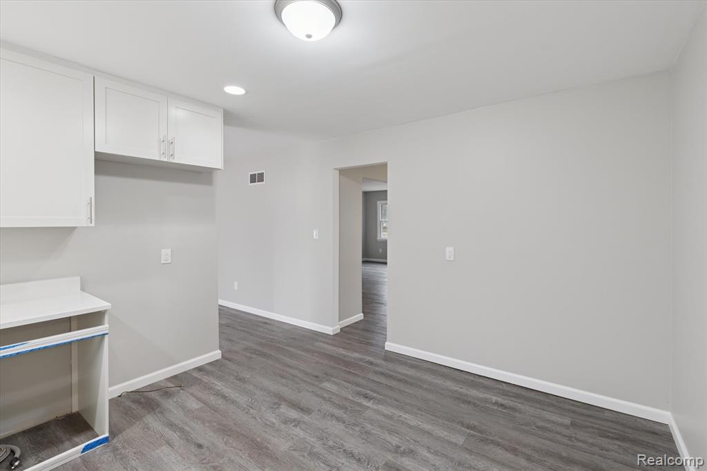 15635 Martinsville Road Belleville, MI 48111 - Photo 27 of 75
