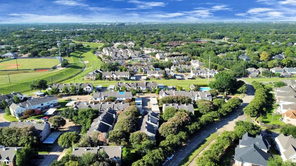 $1,950 | 2910 Grants Lake Boulevard, Unit 1205, Sugar Land, TX 77479