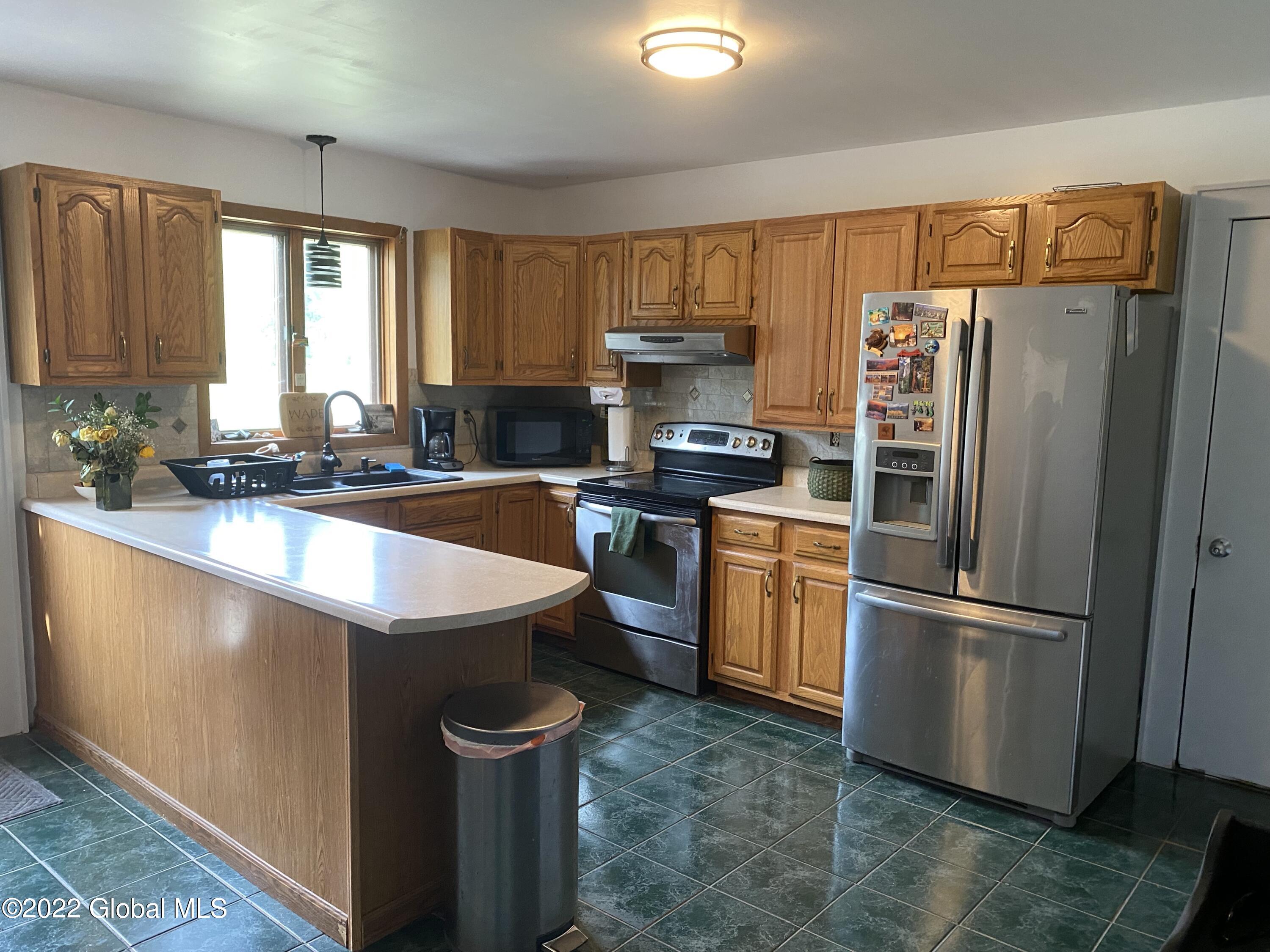 230 Reservoir Road Fort Edward, NY 12828 - Photo 2 of 50 nTwOahR0QGqNJea7HNxZOA