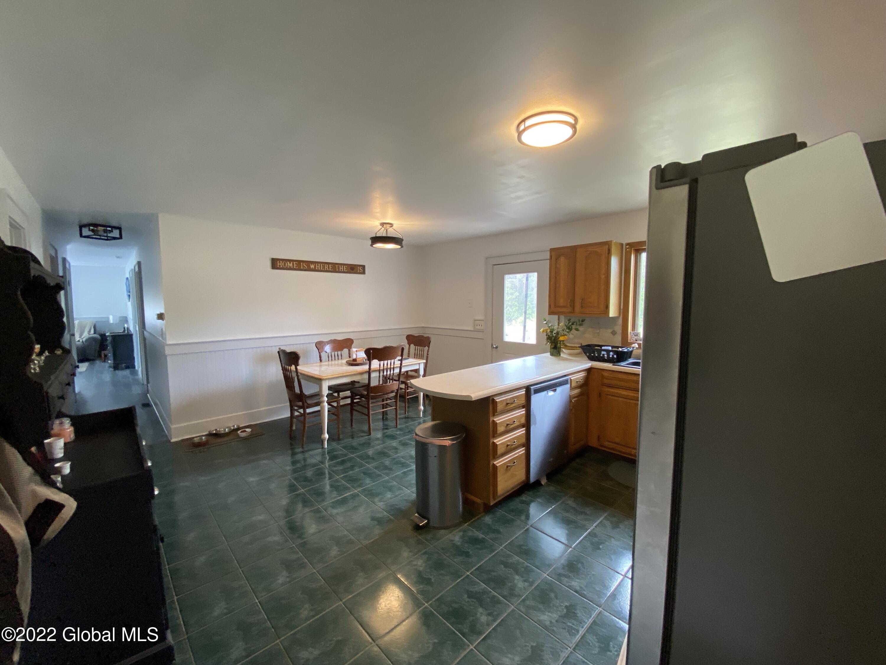 230 Reservoir Road Fort Edward, NY 12828 - Photo 4 of 50 rHiIllZDSw6FE9vWcPUuLQ