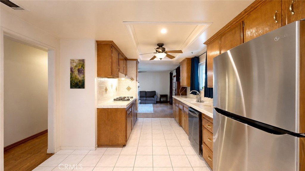 6031 Riverside Avenue Rialto, CA 92377 - Photo 8 of 38