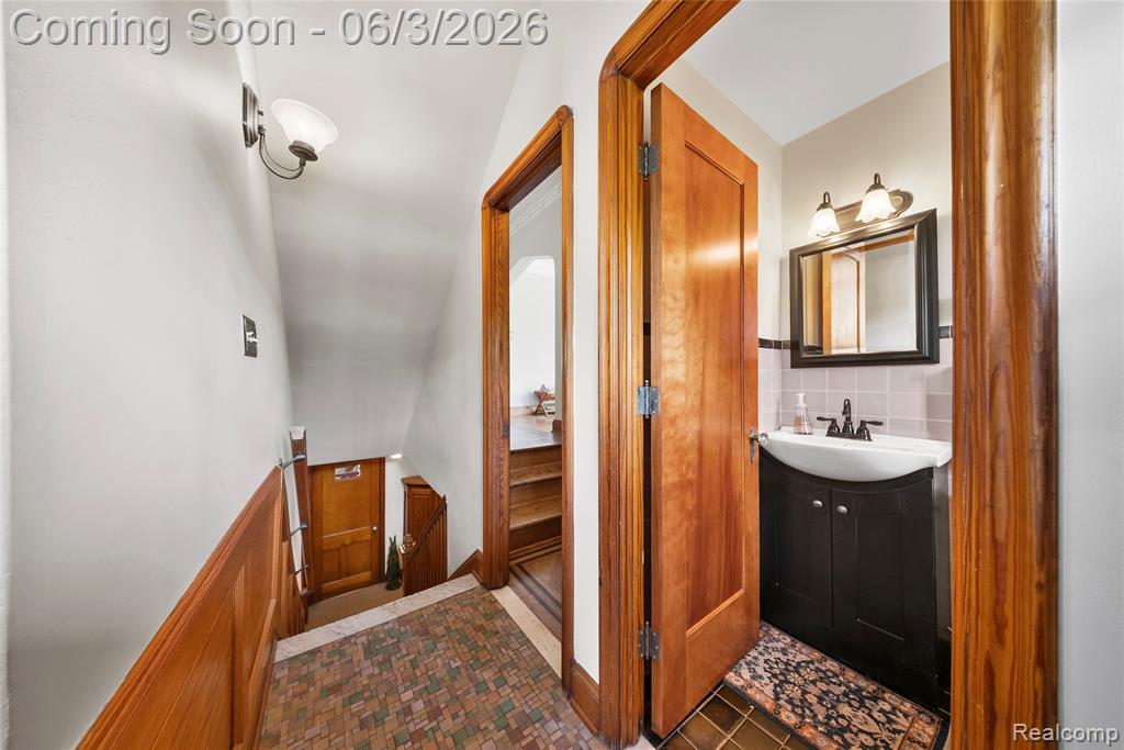 2470 Riverside Drive Trenton, MI 48183 - Photo 49 of 78