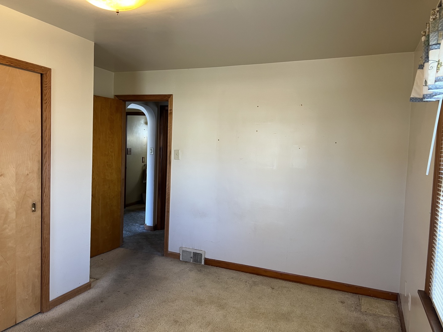 681 South Tanner Avenue Kankakee, IL 60901 - Photo 10 of 33 an empty room with closet