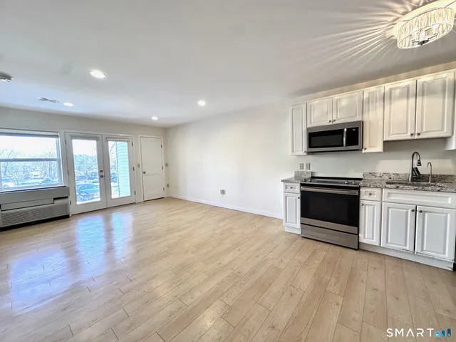 $1,800 | 163 South Street, Unit 10, Danbury, CT 06810