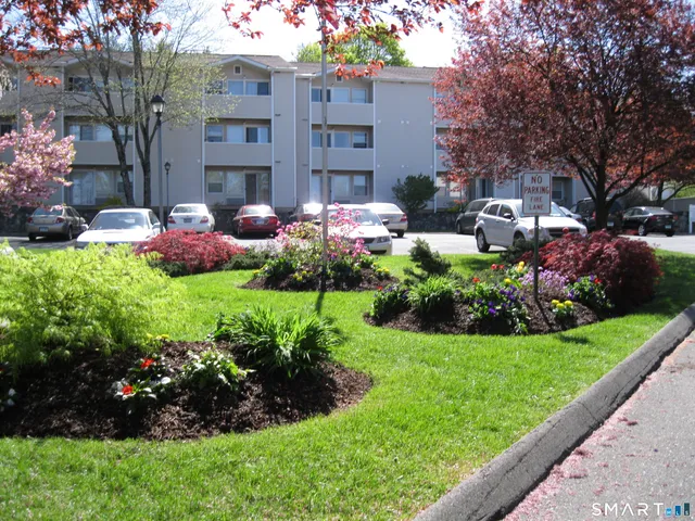 $1,800 | 163 South Street, Unit 10, Danbury, CT 06810