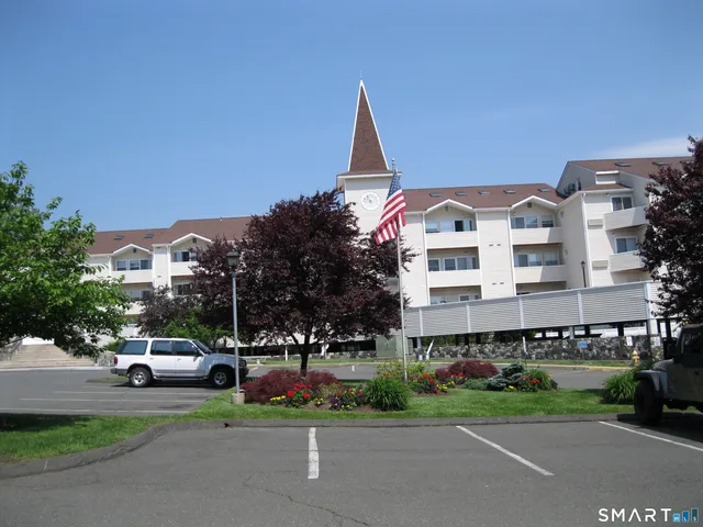 $1,800 | 163 South Street, Unit 10, Danbury, CT 06810