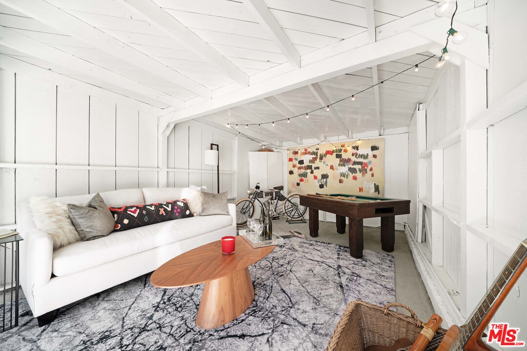 21528 Entrada Road Topanga, CA 90290 - Photo 32 of 49 Gallery Image 32