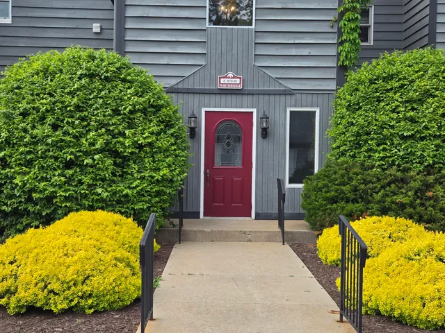 $245,000 | 1300 Winding Ridge Lane, Unit C8, Valparaiso, IN 46383