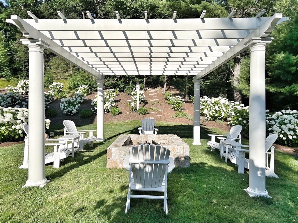 25 Byron Road Weston, MA 02493 - Photo 19 of 21 a view of sitting area with furniture
