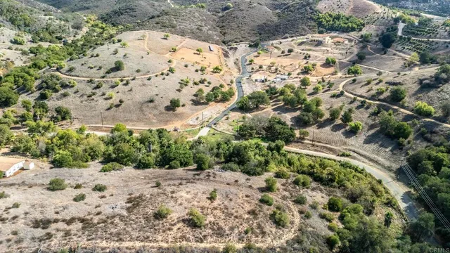 $1,100,000 | 28720 North Twin Oaks Valley Road, Vista, CA 92084