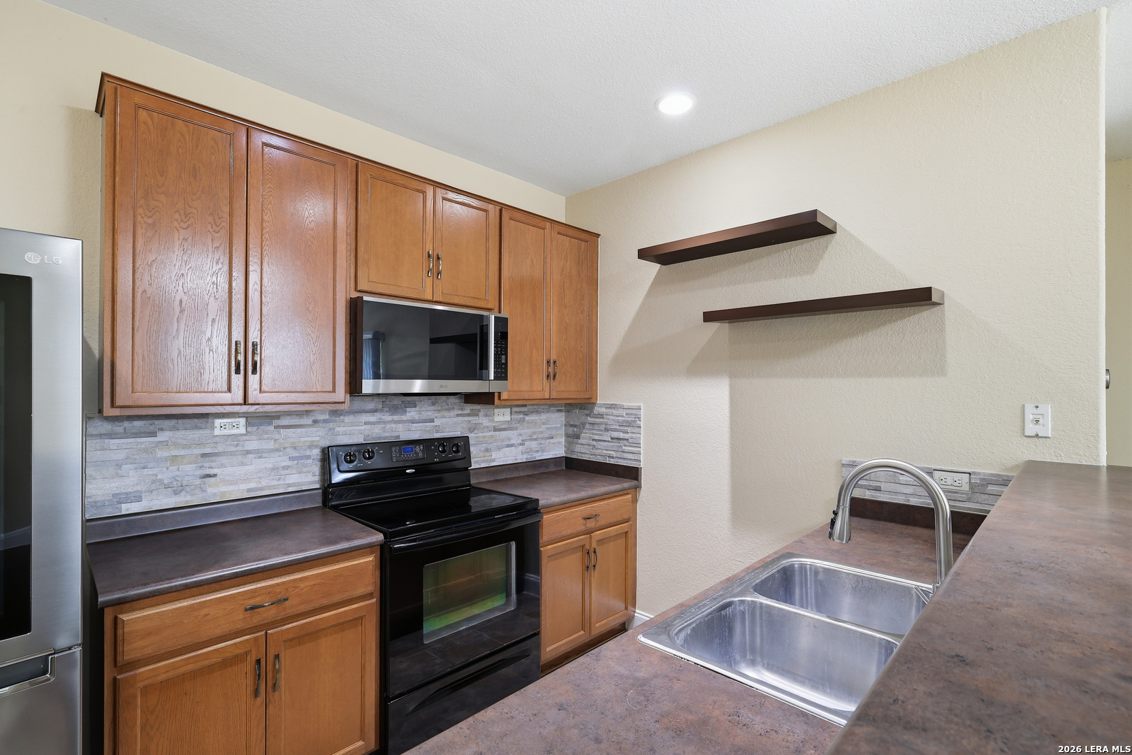 10131 Maple Ranch San Antonio, TX 78245 - Photo 11 of 27