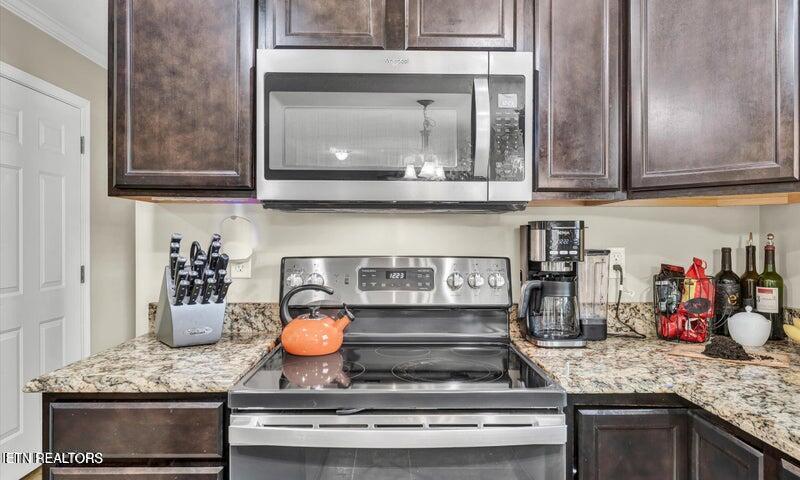 1609 Dempsey Road Knoxville, TN 37932 - Photo 9 of 25 Kitchen Stove