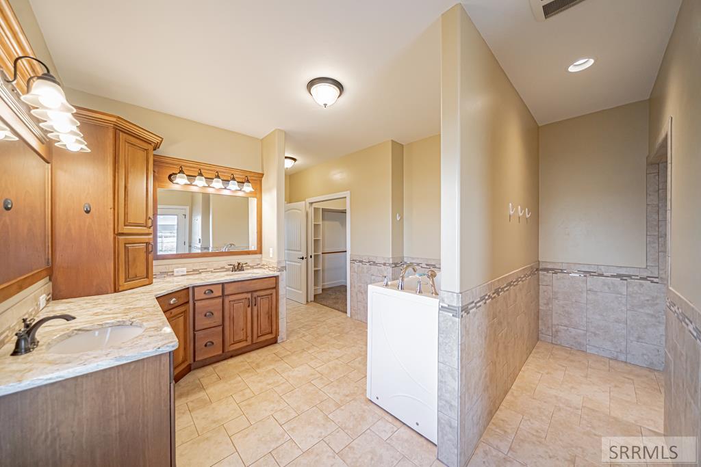 3867 East 49th North Idaho Falls, ID 83401 - Photo 28 of 84 Master Bathroom