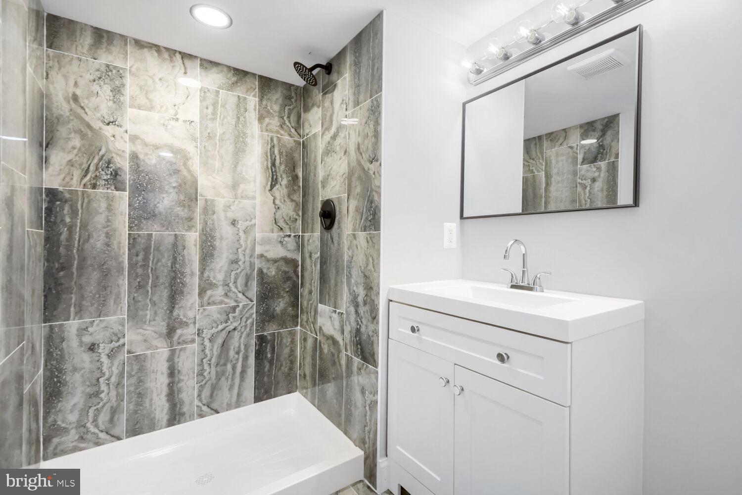 4912 Ridge Road Baltimore, MD 21237 - Photo 20 of 36 Bathroom