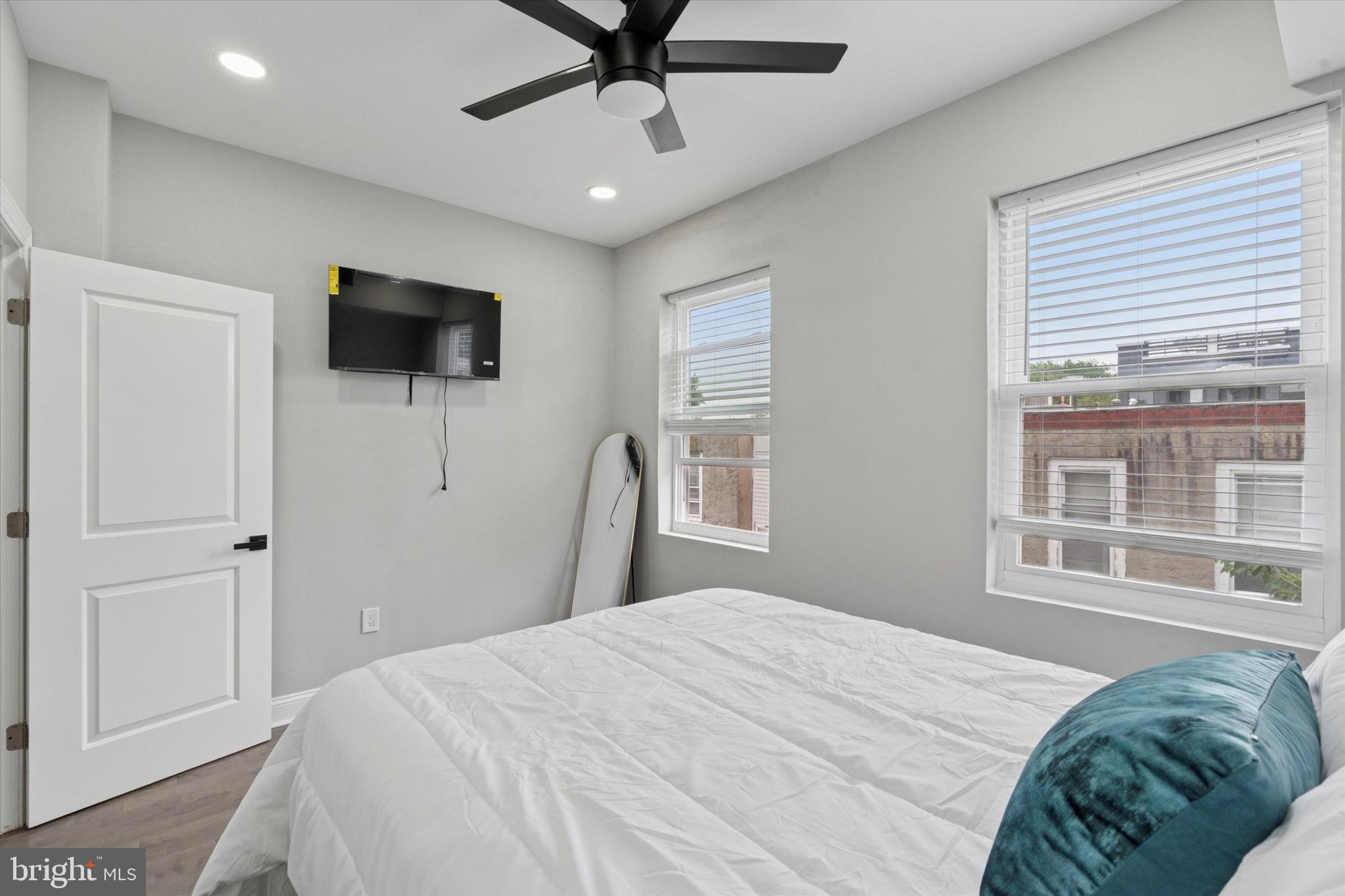 2248 Earp Street Philadelphia, PA 19146 - Photo 12 of 34