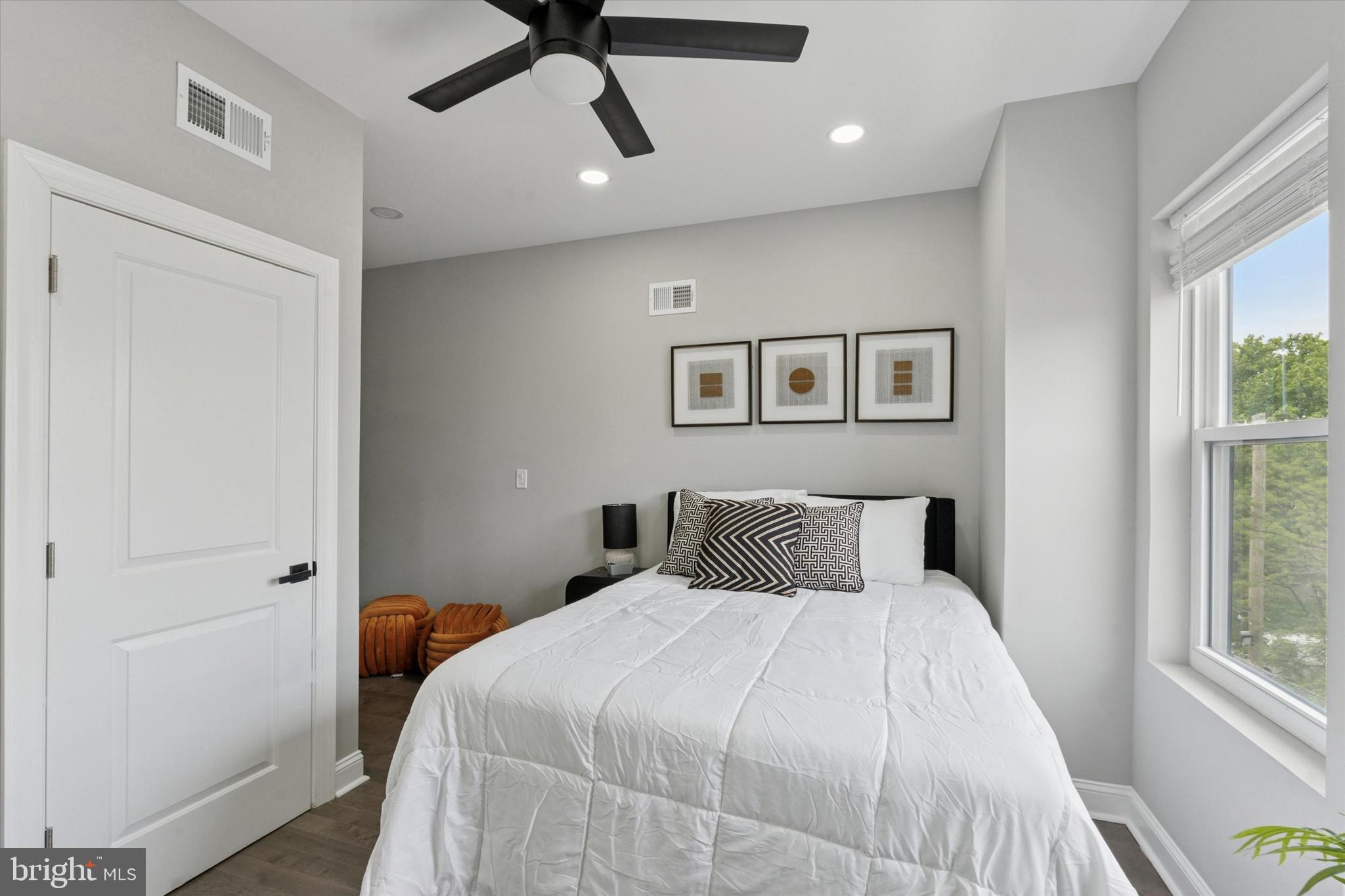 2248 Earp Street Philadelphia, PA 19146 - Photo 21 of 34