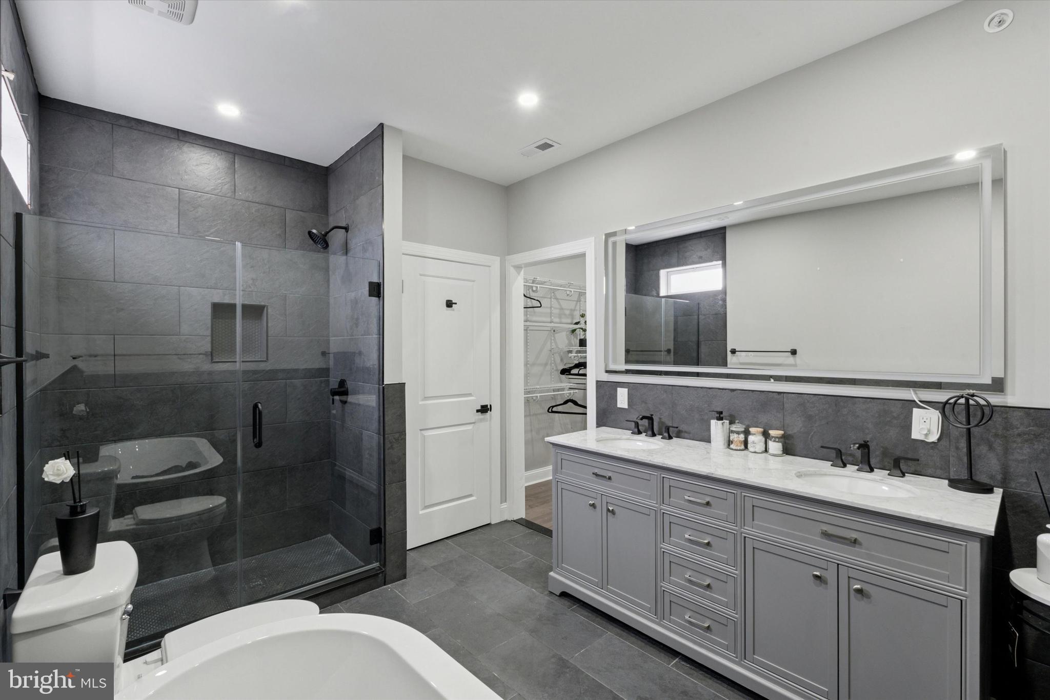 2248 Earp Street Philadelphia, PA 19146 - Photo 25 of 34