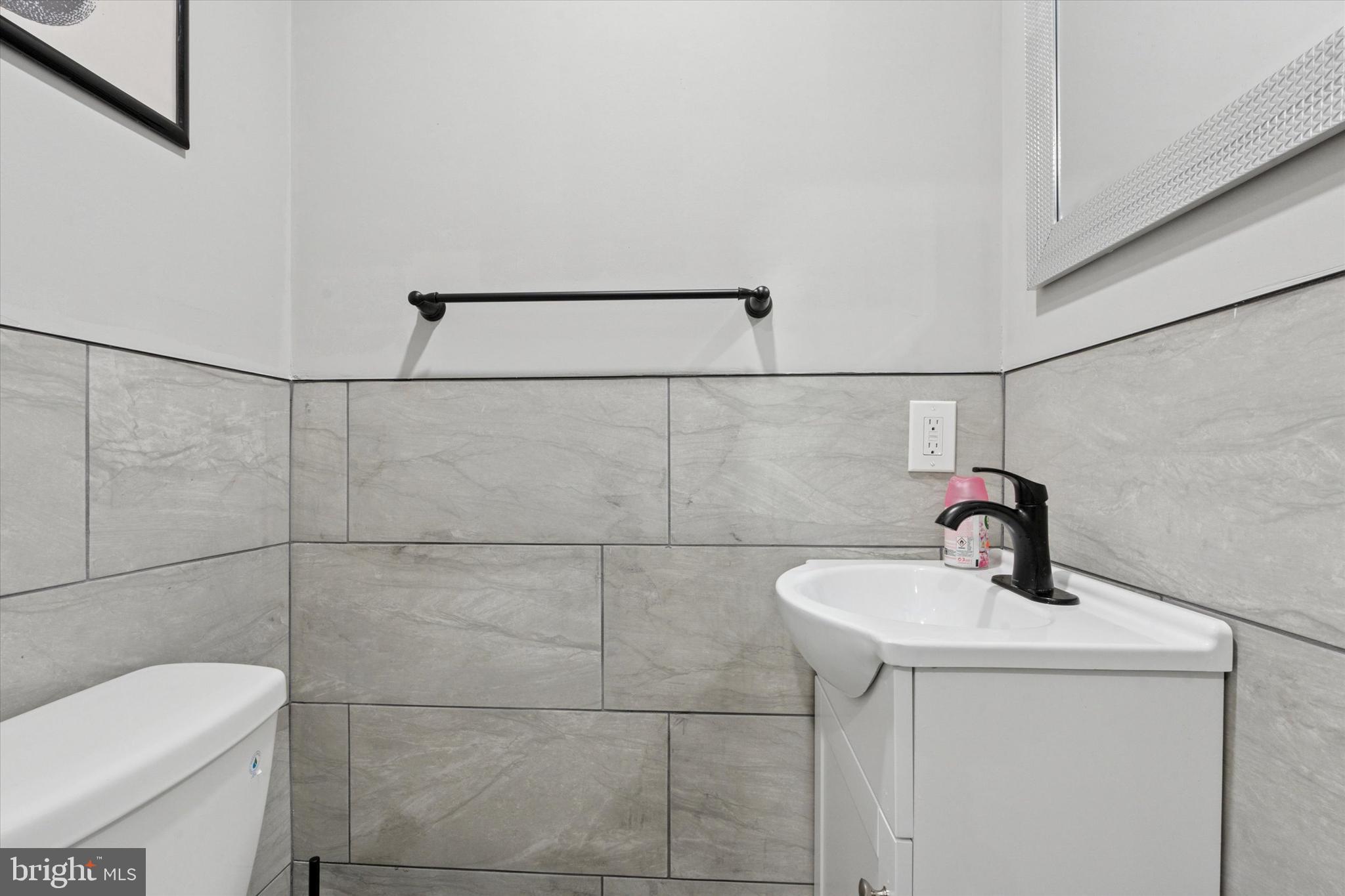 2248 Earp Street Philadelphia, PA 19146 - Photo 32 of 34