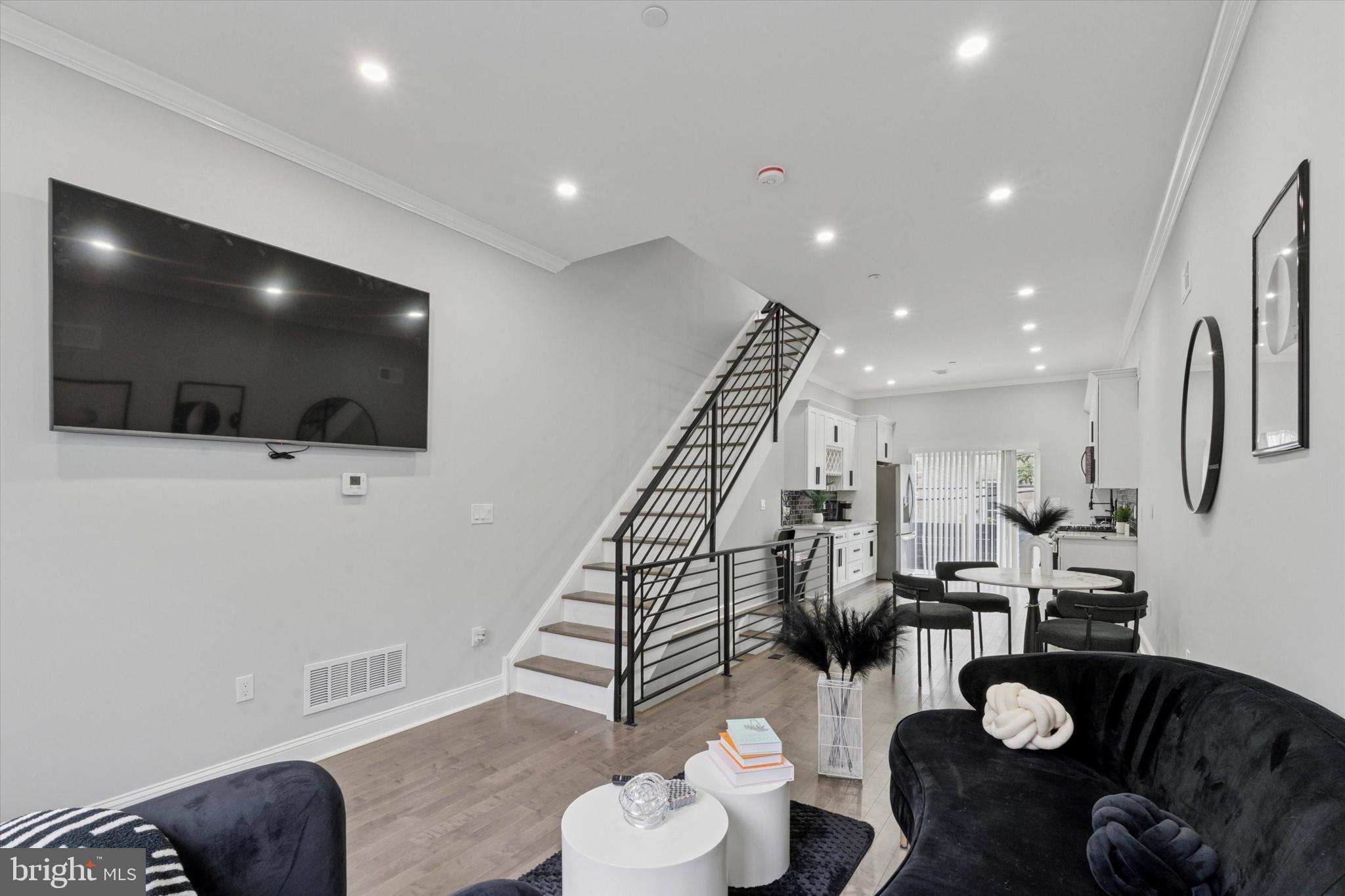 2248 Earp Street Philadelphia, PA 19146 - Photo 4 of 34