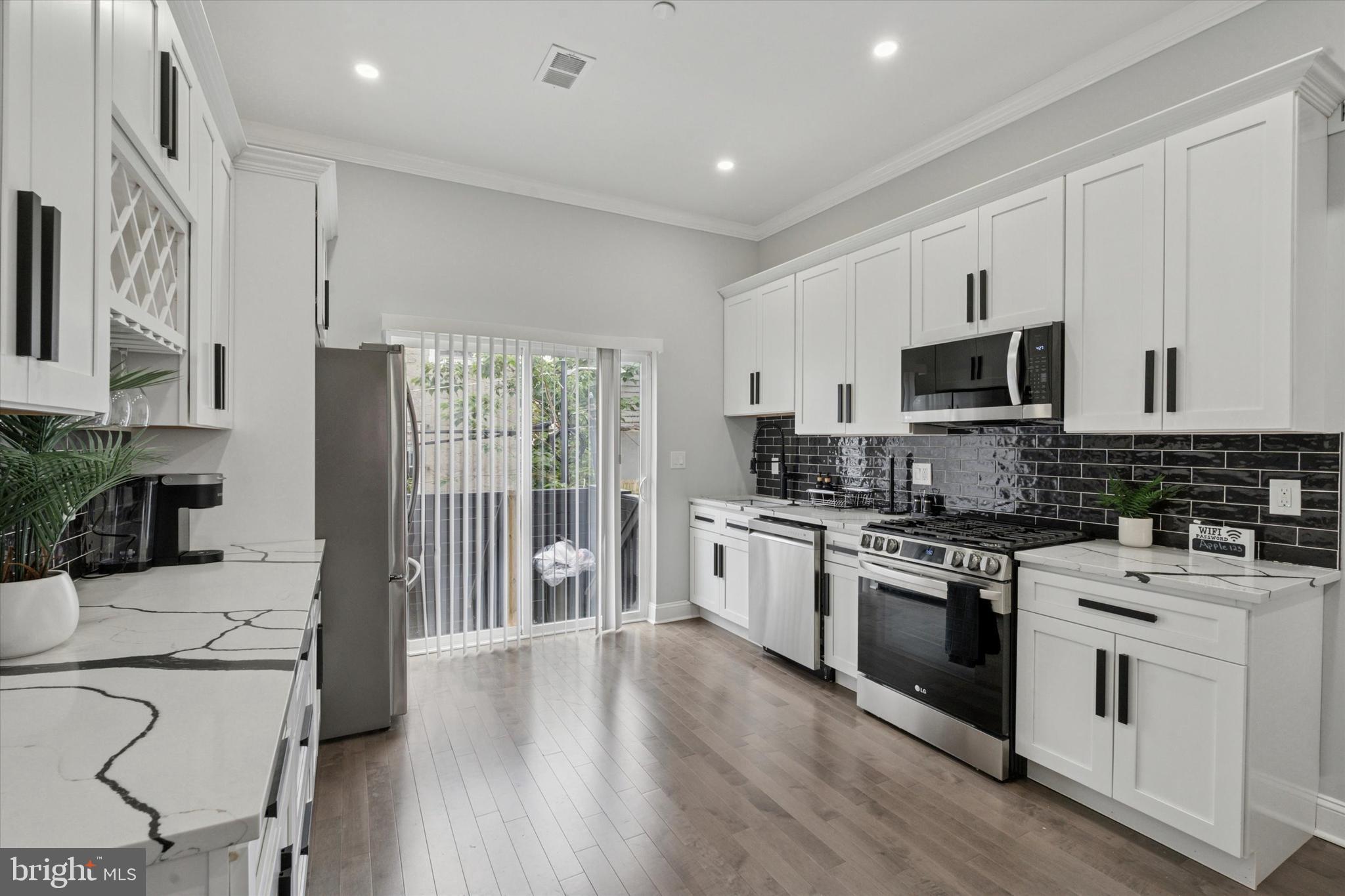 2248 Earp Street Philadelphia, PA 19146 - Photo 8 of 34