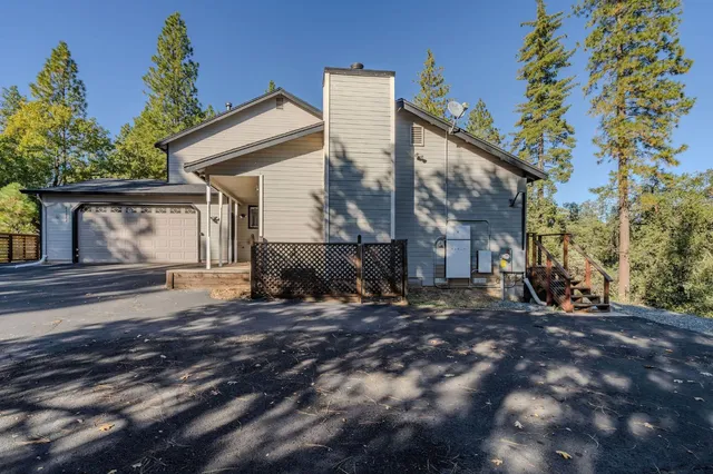 a view of a house with a garage