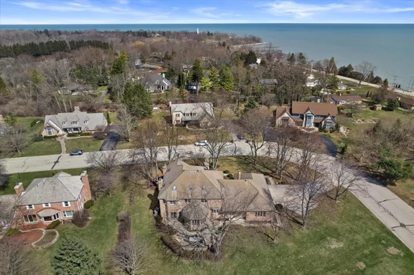 $1,060,000 | 130 Lamplighter Lane, Wind Point, WI 53402