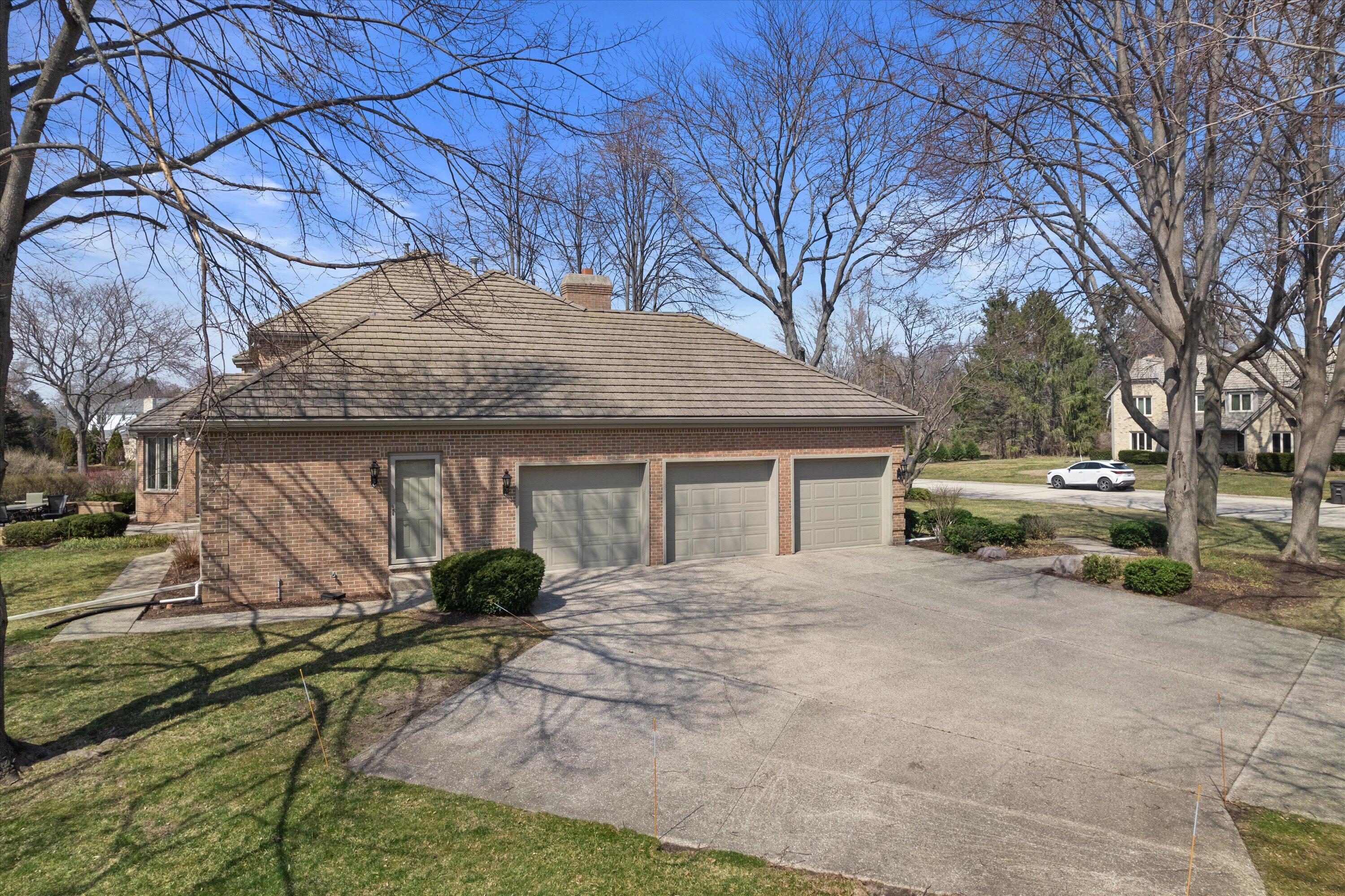 130 Lamplighter Lane Wind Point, WI 53402 - Photo 49 of 53 10-DJI_0101