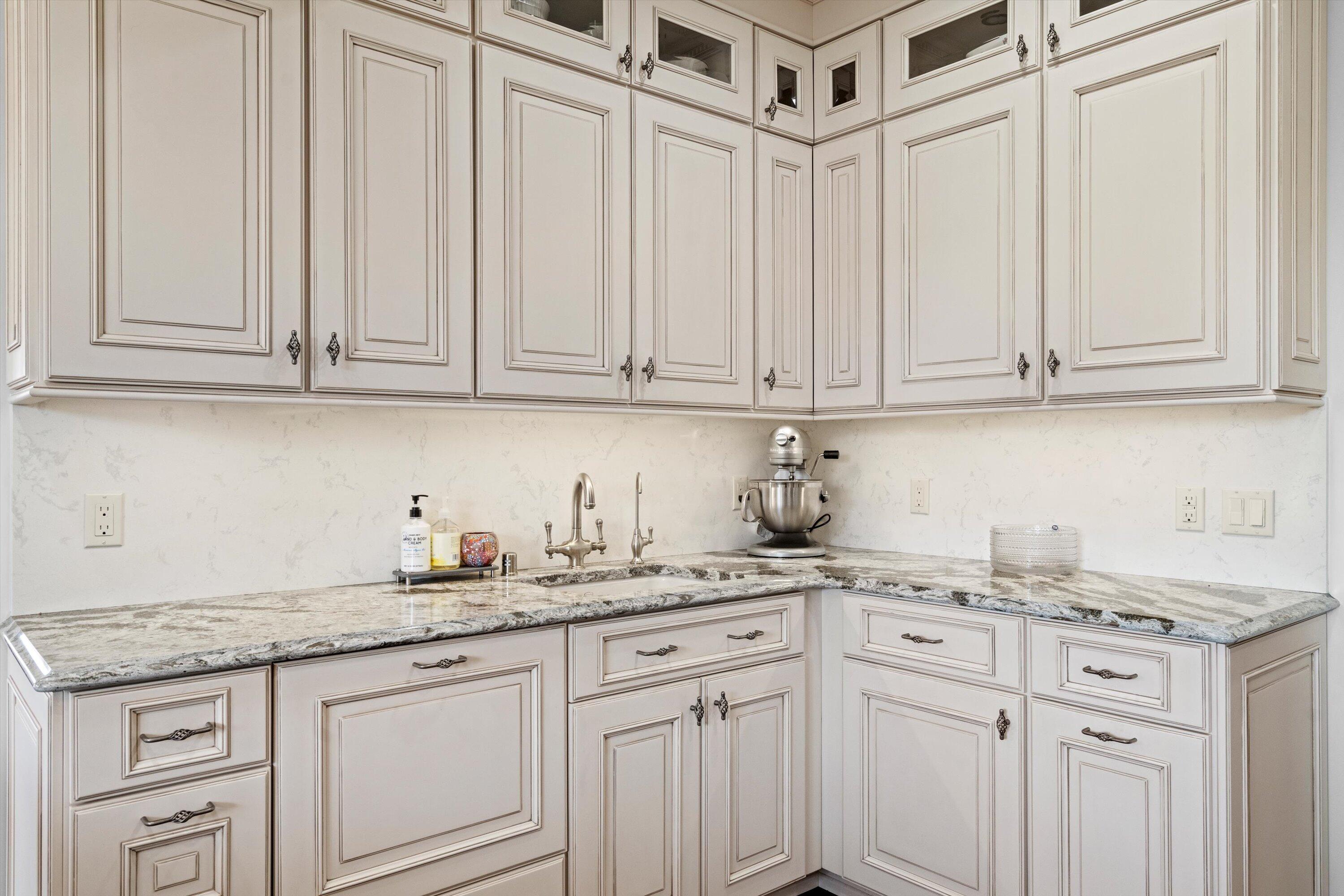 130 Lamplighter Lane Wind Point, WI 53402 - Photo 8 of 53 68-DSC05655