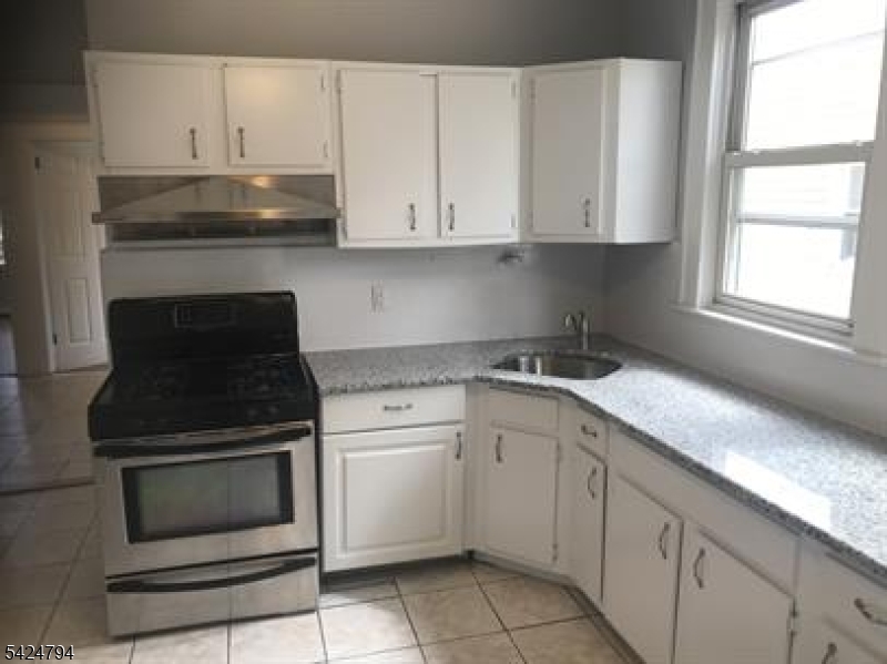 272 Wainwright Street Newark, NJ 07112 - Photo 4 of 6