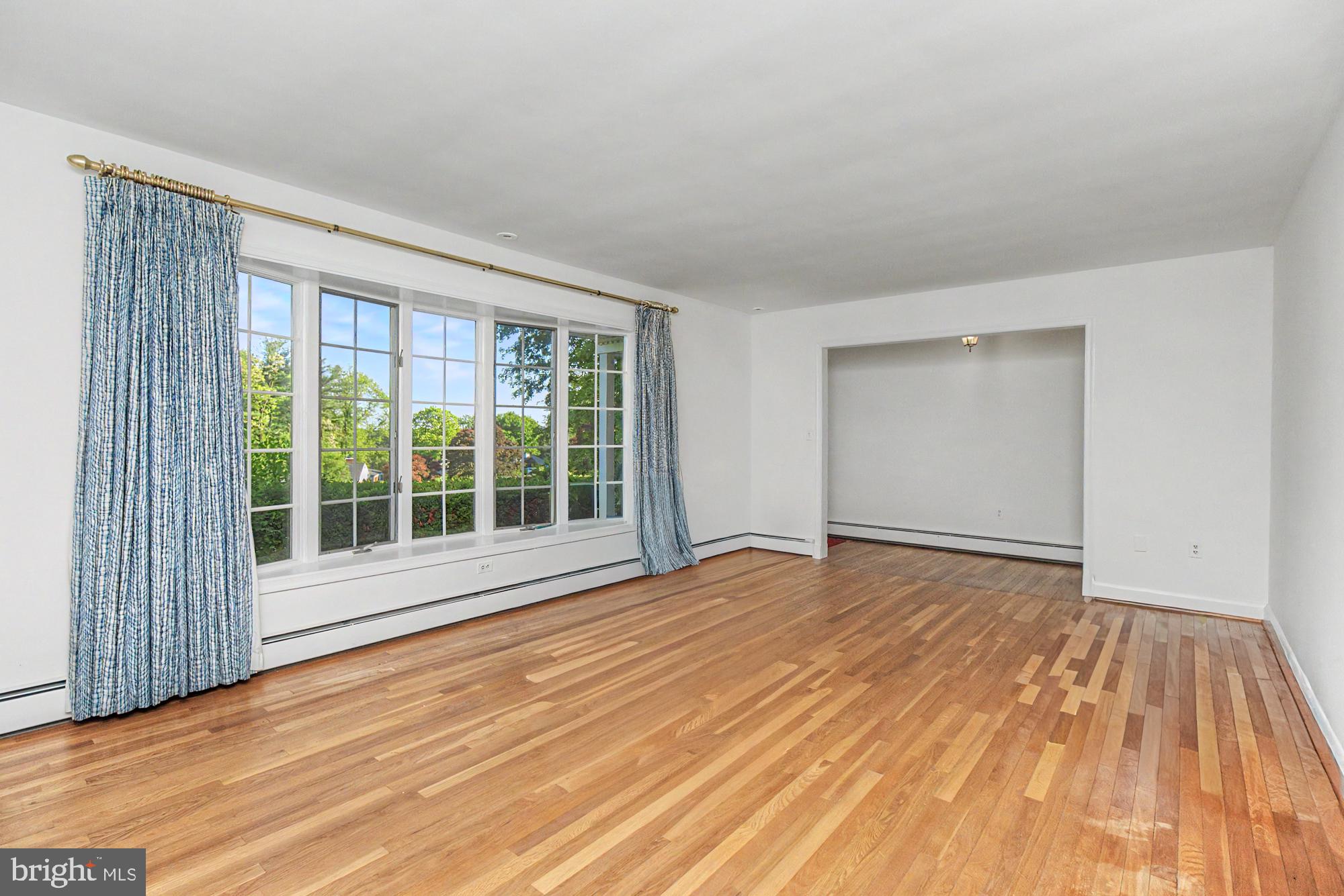 4602 Langshire Road Baldwin, MD 21013 - Photo 12 of 49 Spacious room with natural light.