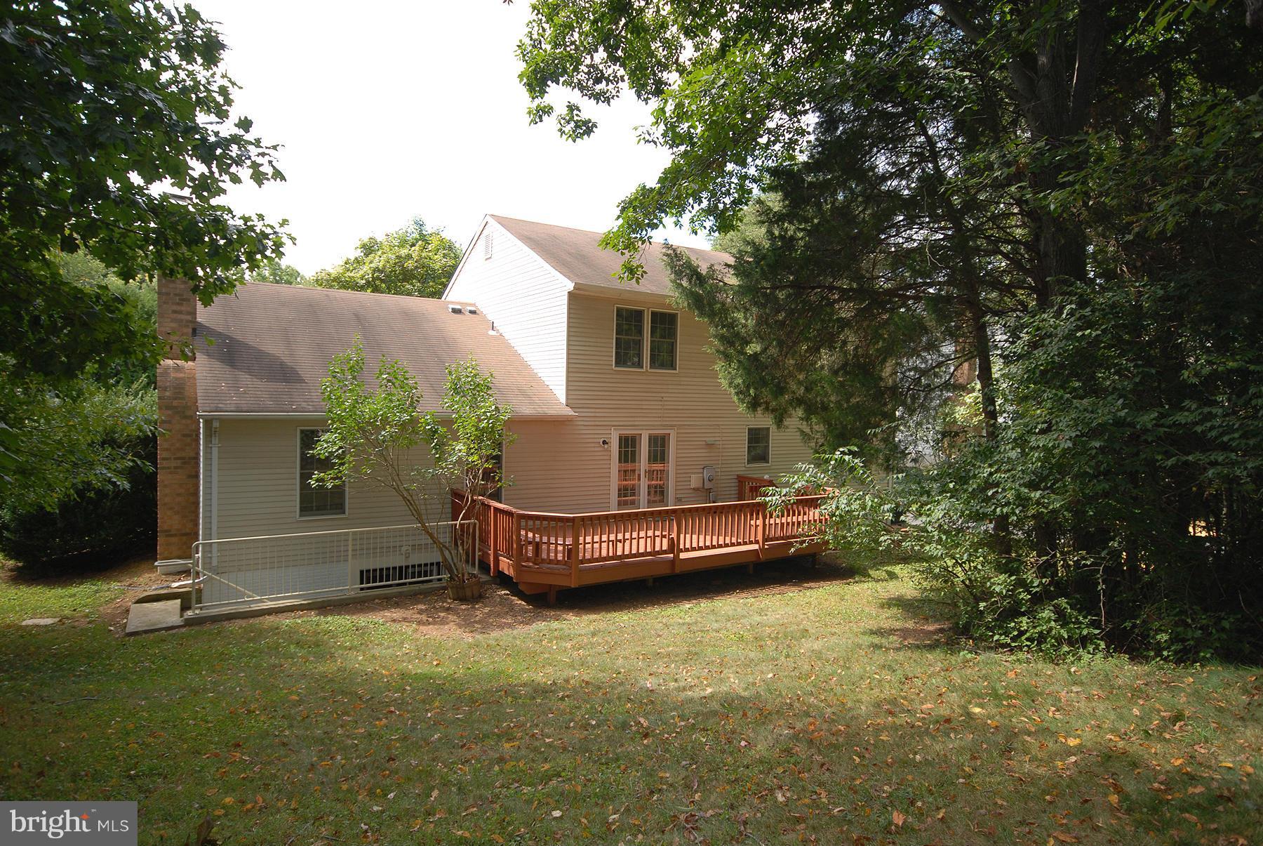 11436 Tanbark Drive Reston, VA 20191 - Photo 17 of 19 Exterior (Rear)
